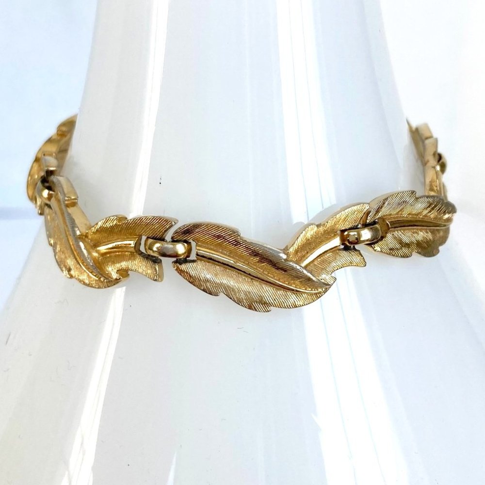 Trifari Vintage Gold Tone Leaf Design Bracelet